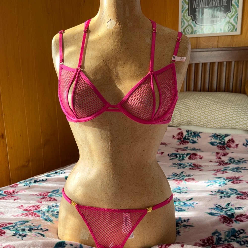 Victoria Secret Very Sexy
Fishnet Open-Cup Low-Cut Demi
Bra & V-String Panty